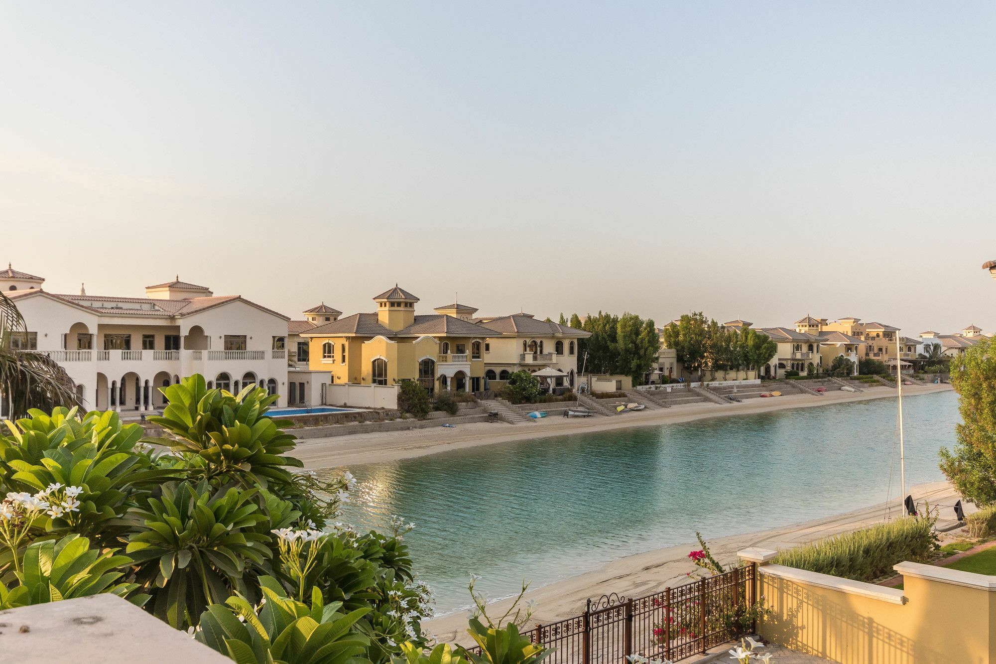 Yanjoon Holiday Homes - Palm Jumeirah Frond A Villas Dubai Exterior photo